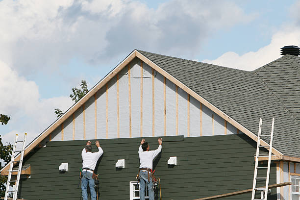 Professional Siding technician working in Marlton, NJ